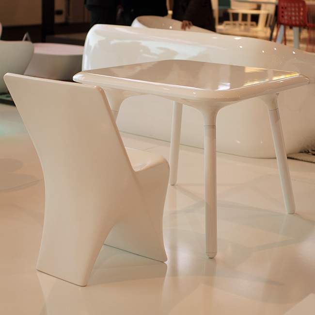 M&O 13 : Table et Chaise SLOO par VONDOM x Karim RASHID
