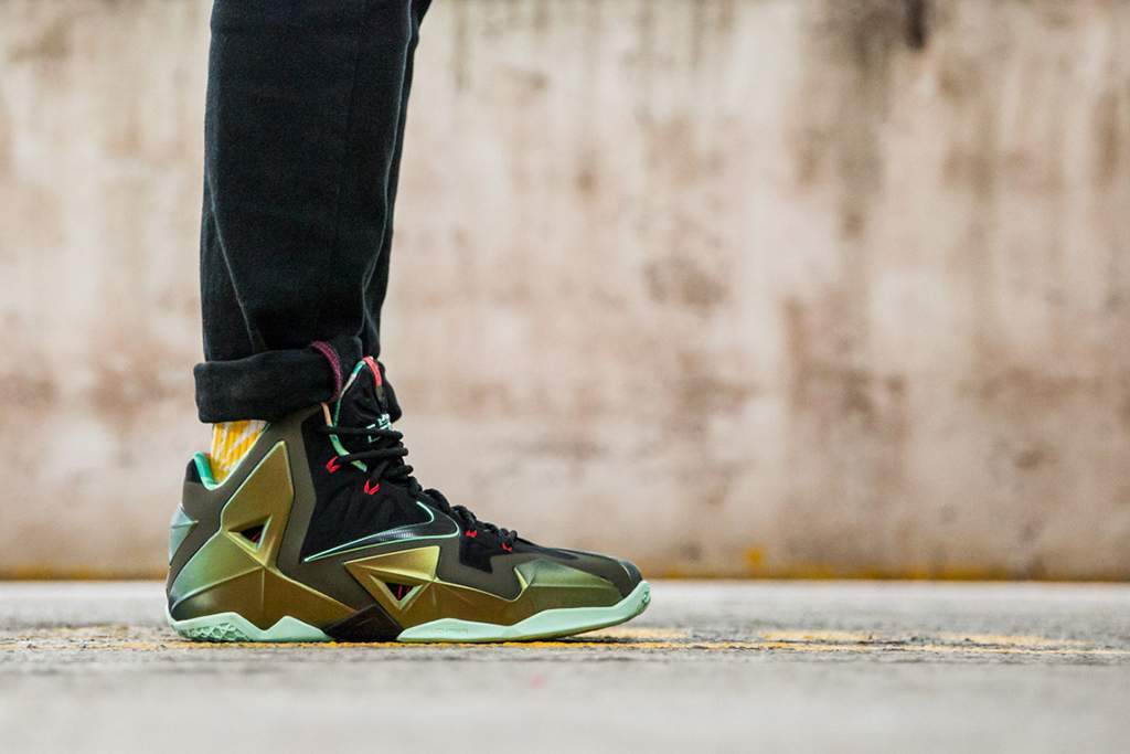 NIKE LeBron 11