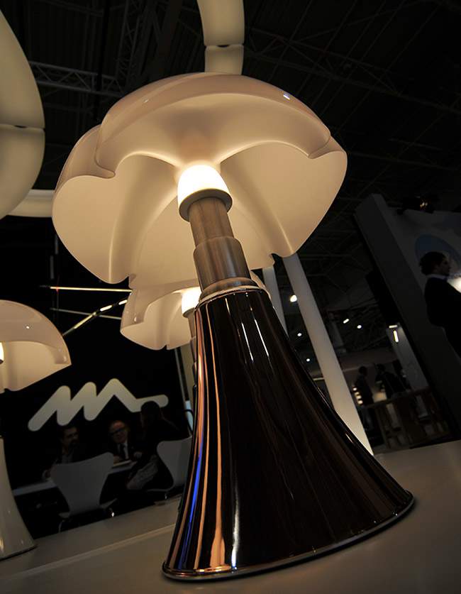 #MO14 – La lampe PIPISTRELLO passe aux LEDs et arbore un coloris Cuivre