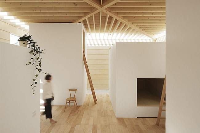 THE WOODEN LIGHT WALLS HOUSE by mA-style Architects (Toyokama, JAPON)