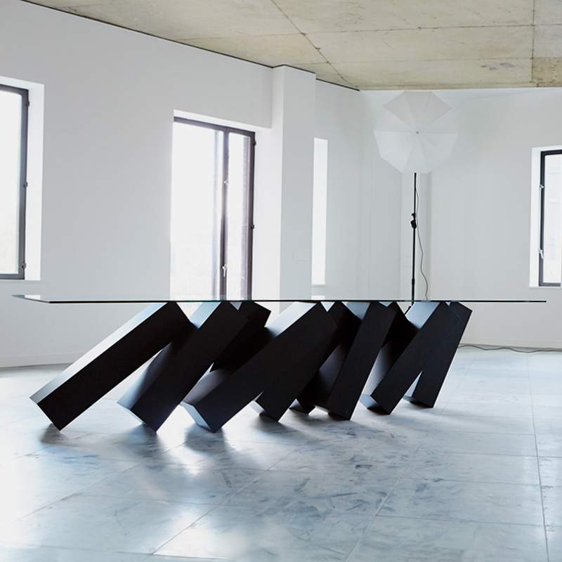 Table MEGALITH par le studio DUFFY LONDON