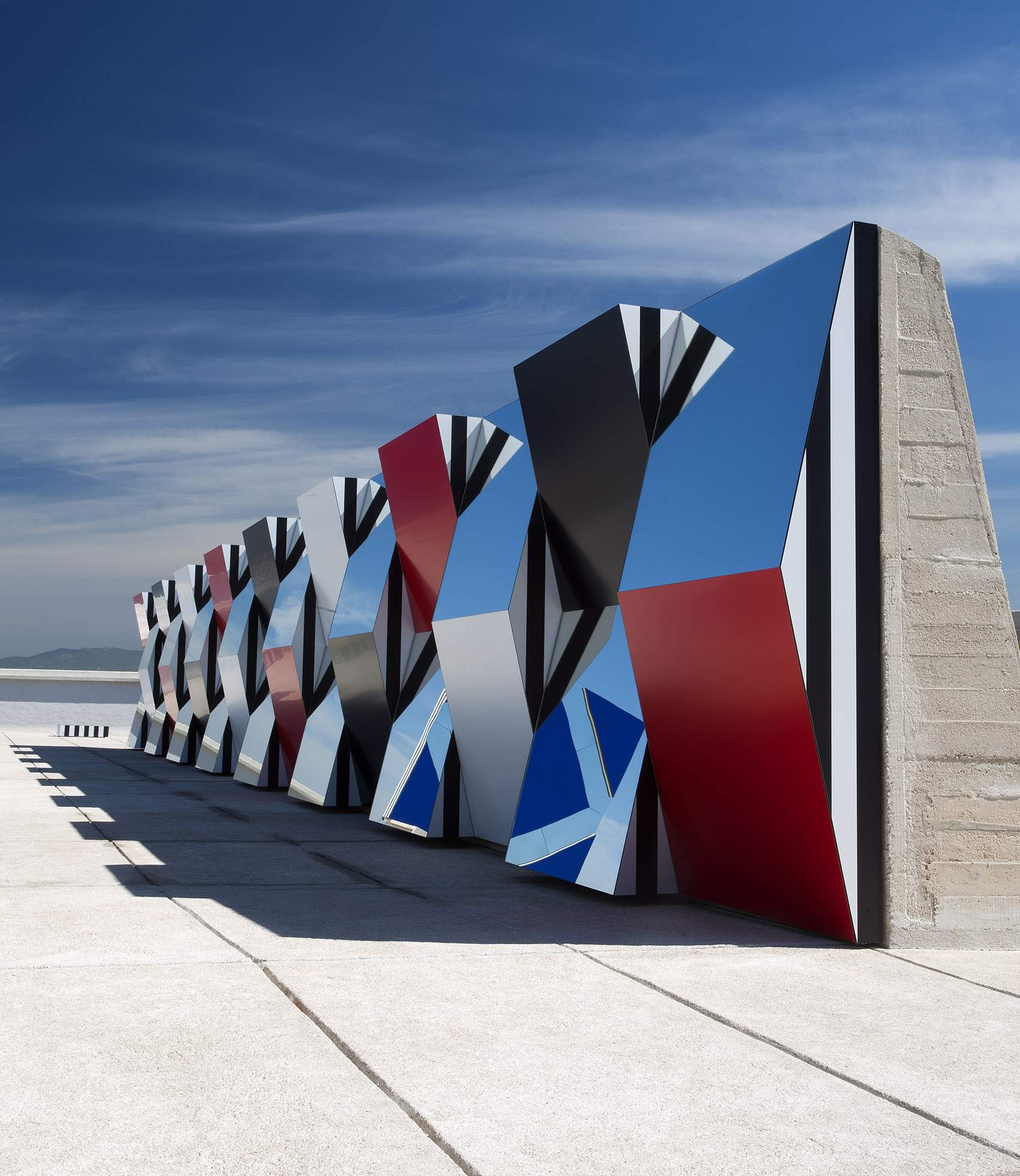 DÉFINI, FINI, INFINI par Daniel BUREN x MAMO