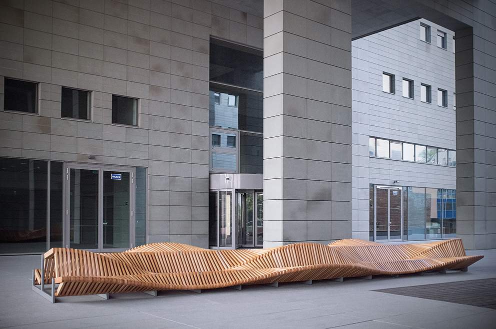 Banc UILIUILI par Piotr Żuraw Architekt